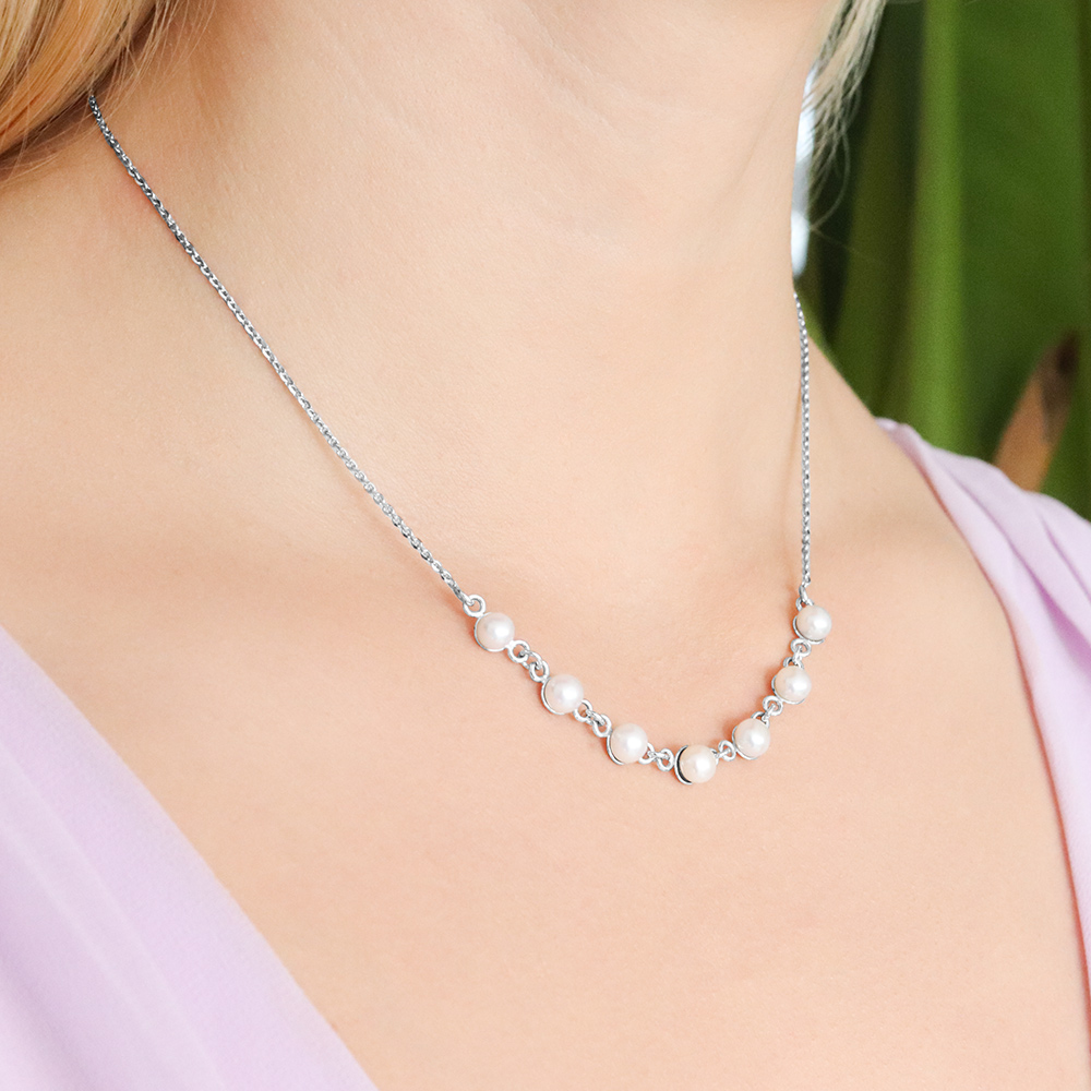 stříbrný náhrdelník s perlami