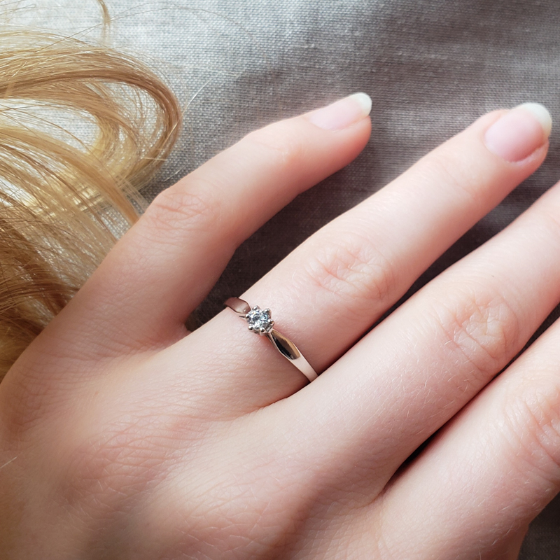 stříbrný zásnubní prsten