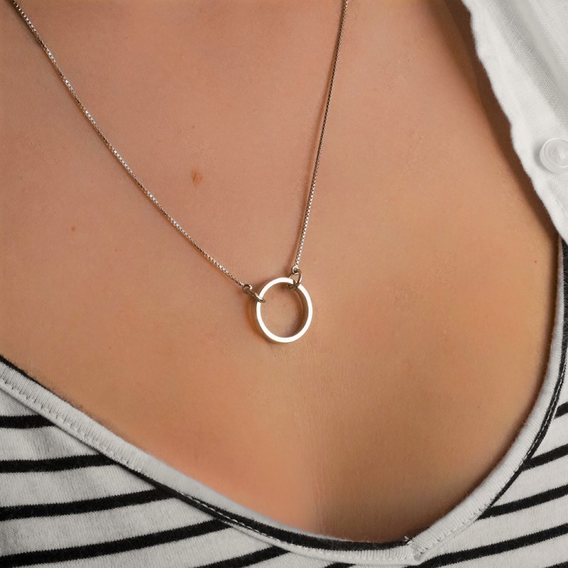stříbrný náhrdelník kruh karma