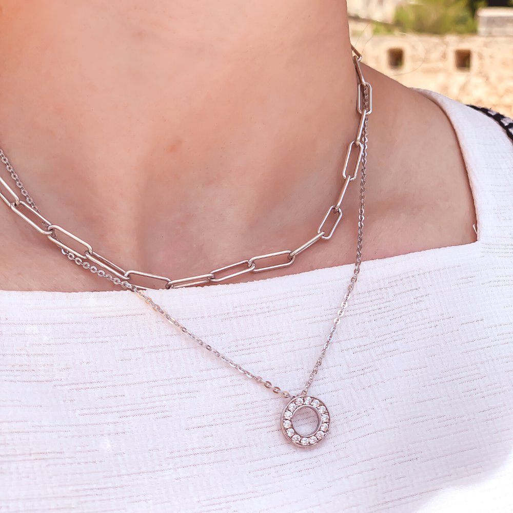 stříbrný náhrdelník karma s kamínky