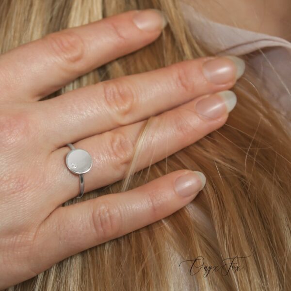 Luna stříbrný prsten onyx fox na prstě