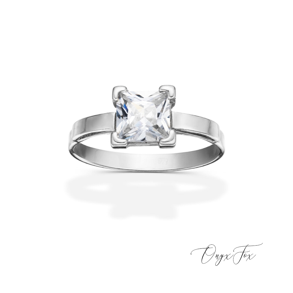 Arianne stříbrný zásnubní prsten se čtvercovým kamenem šperky onyx fox zezhora