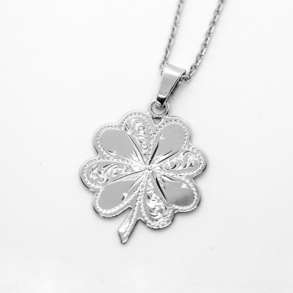 stříbrný personalizovaný náhrdelník čtyřlístek pro štěstí s ruční rytinou šperky onyx fox