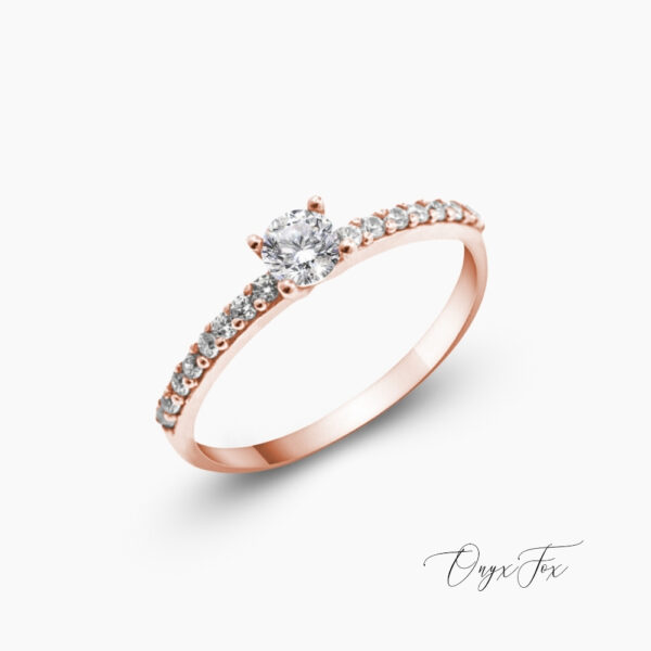 Amélie zásnubní prsten růžové zlato onyx fox z úhlu