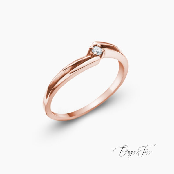 Michelle prsten růžové zlato onyx fox z úhlu